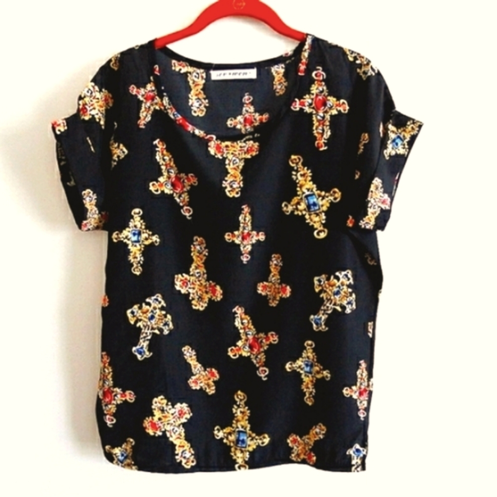 NWOT Sev Wen Jeweled Cross Print Top M